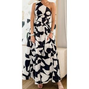 Abercrombie & Fitch Black and White One-Shoulder Dress